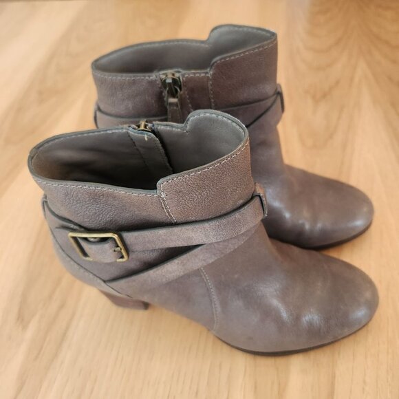COLE HAAN GRAND OS BROWN BELTED ANKLE BOOTS - SIZE 7B - EUC - Picture 1 of 12